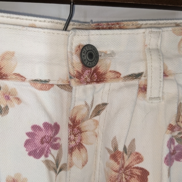 AMERICAN EAGLE Floral Cuffed Denim Jean Shorts - Picture 4 of 7